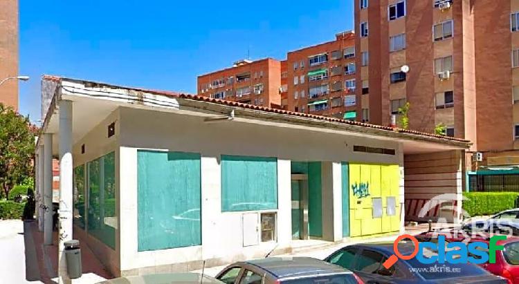 LOCAL COMERCIAL DE 345 M2 CON MUCHA VISIBILIDAD EN