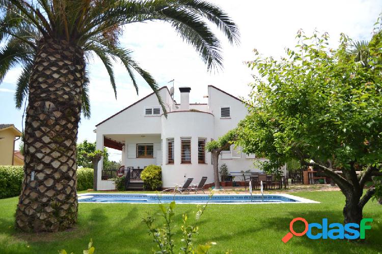 Magnifico chalet con jardín y piscina en Santa Eulalia de