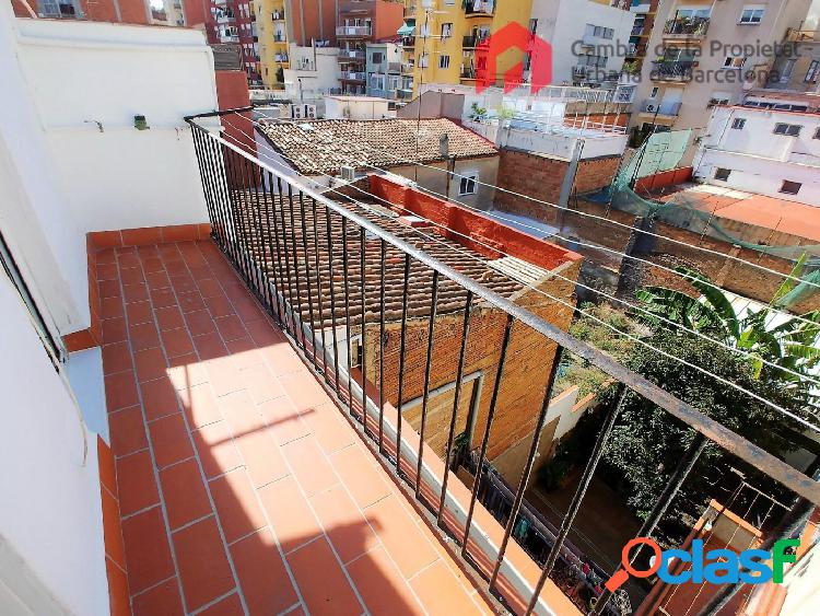 Piso en venta en el barrio de Sant Andreu con terraza y