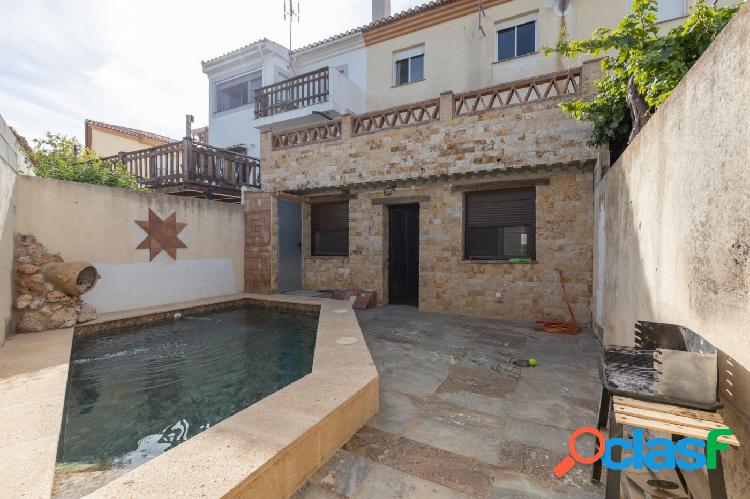 Preciosa adosada con piscina