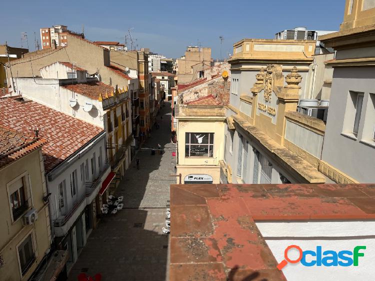 ÁTICO EN PLENO CENTRO. CON GARAJE INCLUIDO