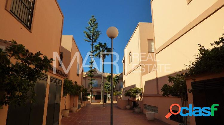 Acogedor apartamento en urbanización con piscina
