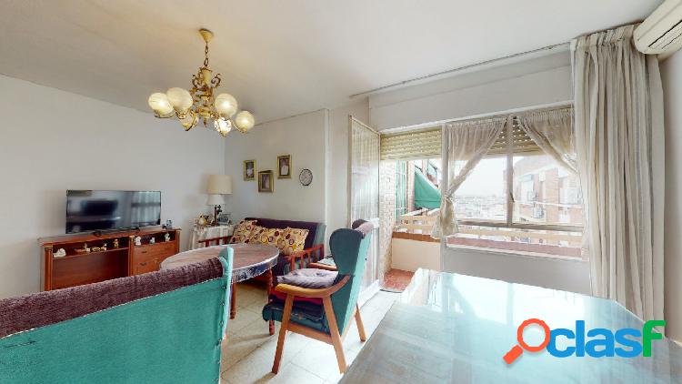 Amplio piso de 3 habitaciones con terraza y ascensor en zona