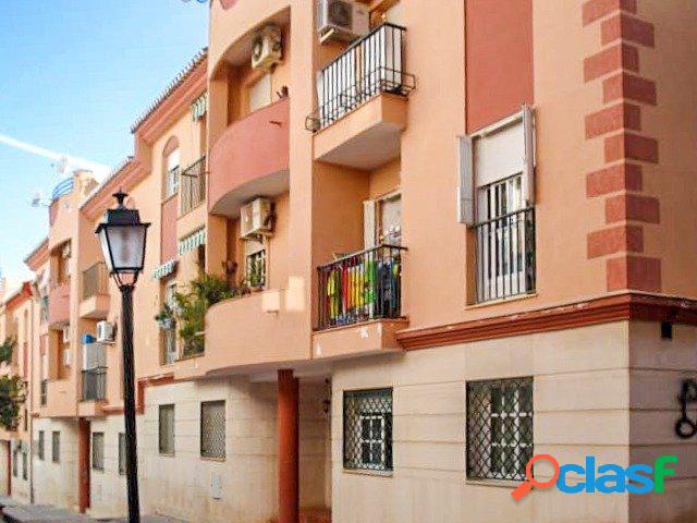 Bonito piso de 2 dormitorios, con patio y calefacción,