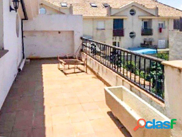 Bonito ático, con gran terraza, en el Camino de Gójar del