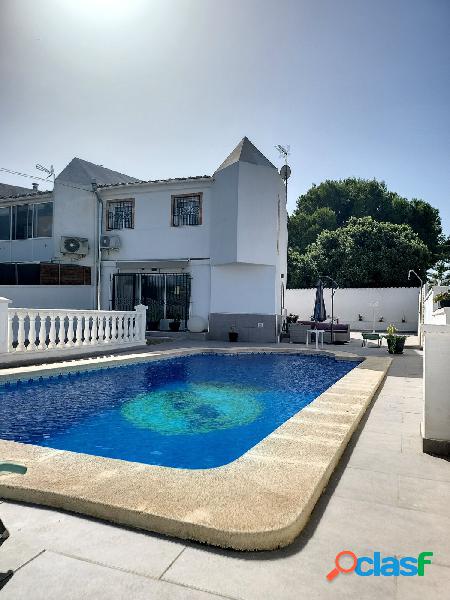 CASA ADOSADA ESQUINA EN LOS BALCONES CON PISCINA PRIVADA