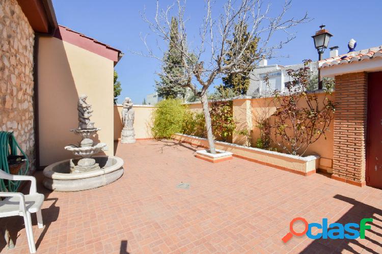 Casa en Huetor Vega,Junto tráfico, 454.04 m, 6 habitaciones
