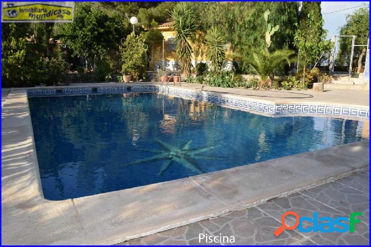 Casa en zona Los Periquitos con piscina y estupendas vistas