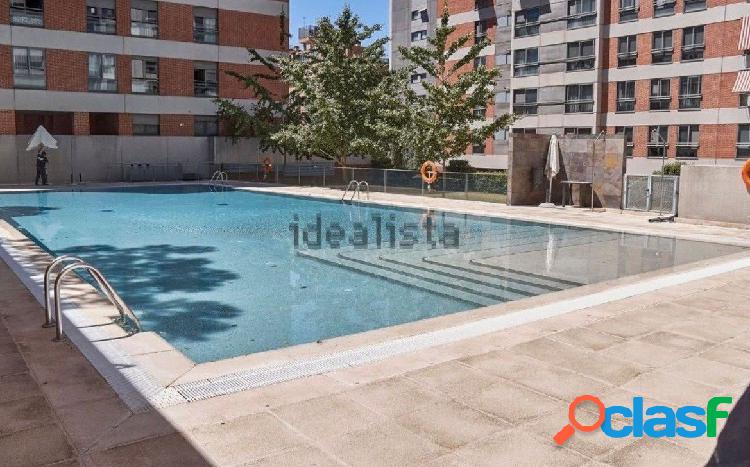 ESPECTACULAR Y MUY LUMINOSO PISO CON PISCINA, GARAJE,