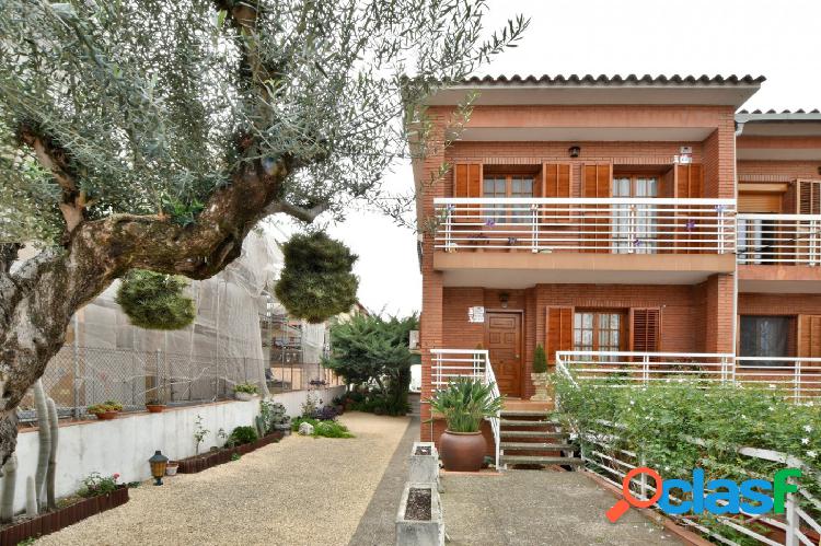 Exclusiva casa esquinera en venta en Cerdanyola del Vallès