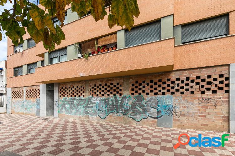Local comercial junto restaurante Ruta del Veleta (Cenes)