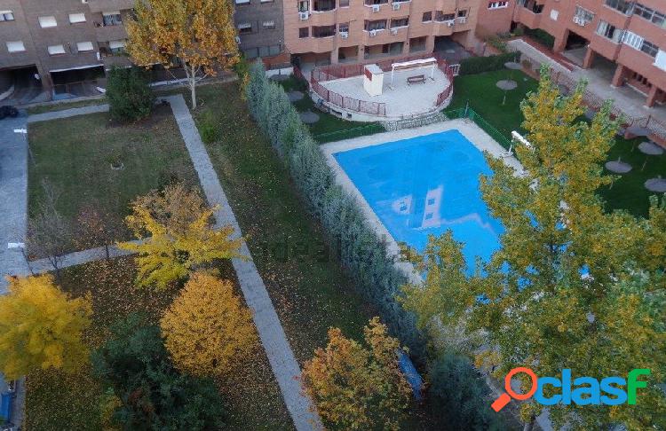 MAGNÍFICO PISO LUMINOSO con PISCINA comunitaria, GARAJE Y