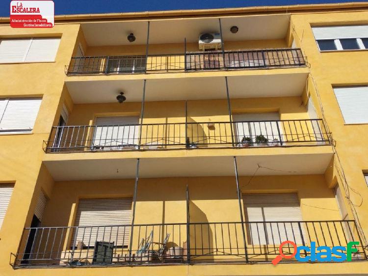 Piso 109m2, 3 dormitorios, bien situado