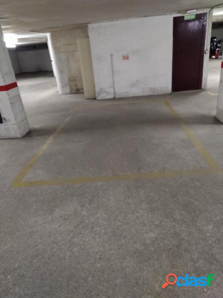 Plazas de parking en Josep Umbert 130