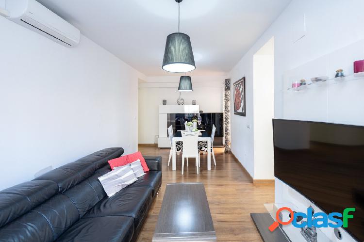 Precioso piso con terraza y piscina comunitaria