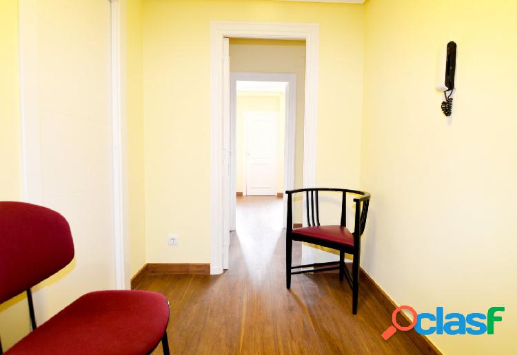 Urbis te ofrece un piso reconvertido en despacho en alquiler