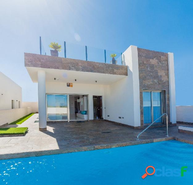 VILLA CONTEMPORANEA JUNTO A CAMPO DE GOLF