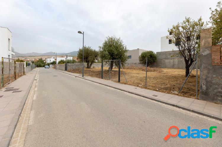 Venta de solar urbano de 300 m2 en La Zubia (Granada)