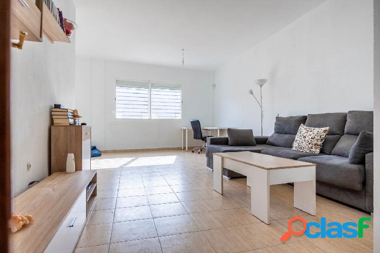 Bonito apartamento con una GRAN TERRAZA, PLAZA DE GARAJE y