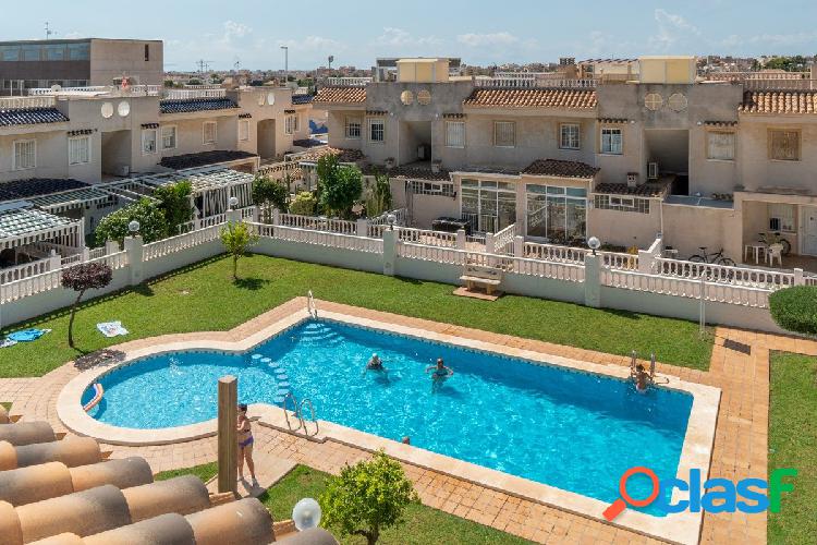 Bungalow de planta alta con solarium en Nueva Torrevieja