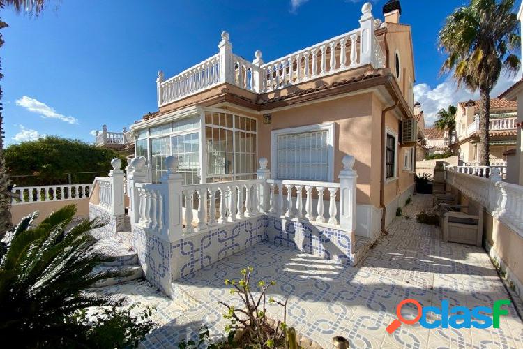 Chalet independiente con vistas al mar en Torre del Moro
