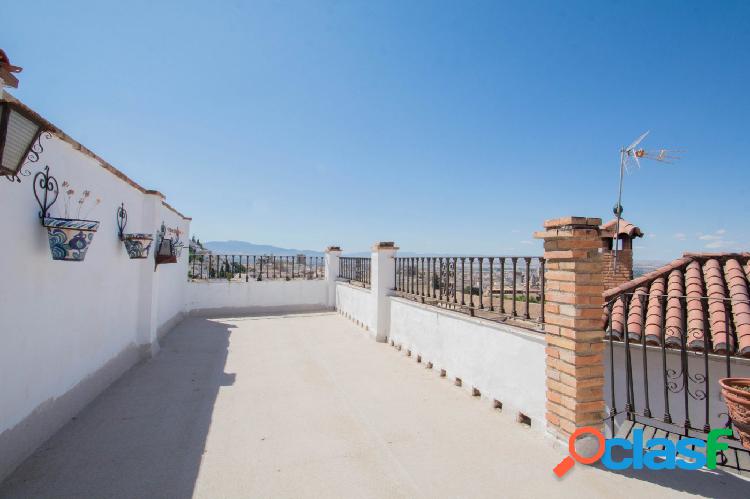 GRAN CASA CON PARCELA EN EL ALBAICIN