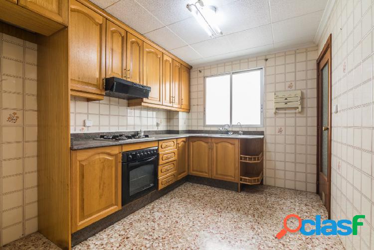 GRAN PISO EN ALTABIX CON ASCENSOR Y BALCÓN