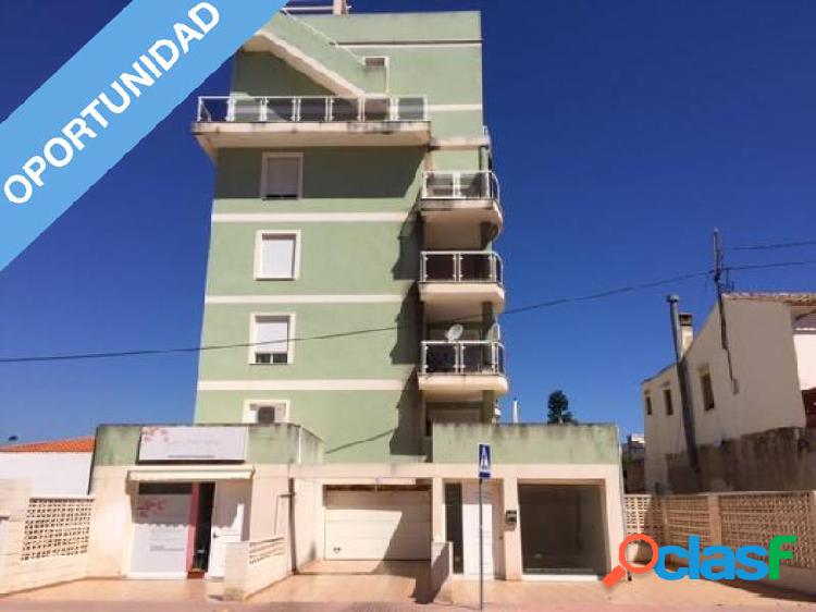 Local Comercial con amplia terraza y garaje incluido.