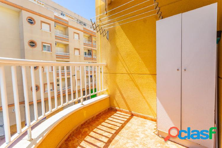 Oportunidad de 3 dormitorios con dos baños zona Habaneras