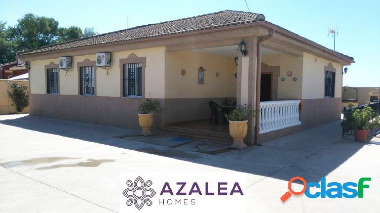 ¡¡¡PARCELA CON AMPLIA CASA Y PISCINA!!!