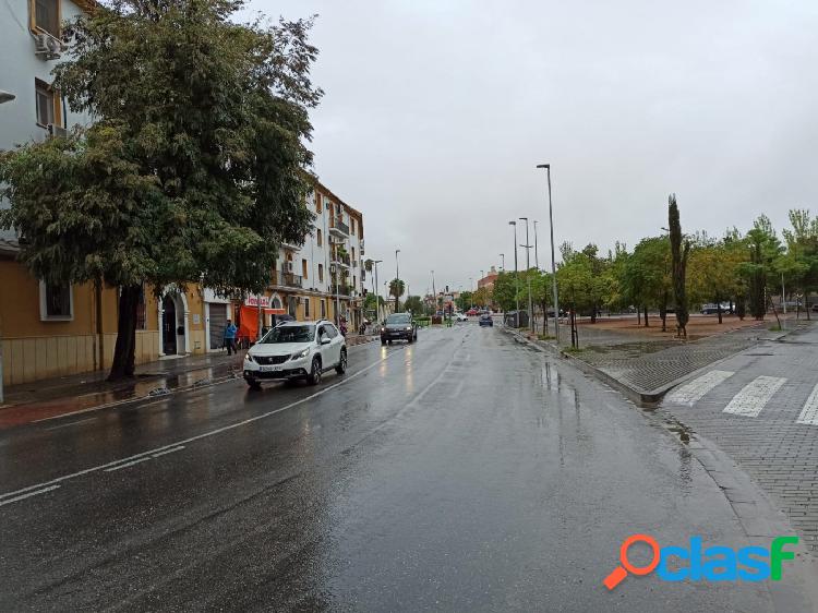 Piso avda Almogávares, junto al Vial