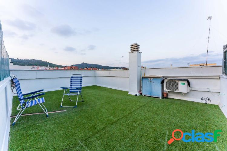 Se vende ático con terraza en Viladecans.