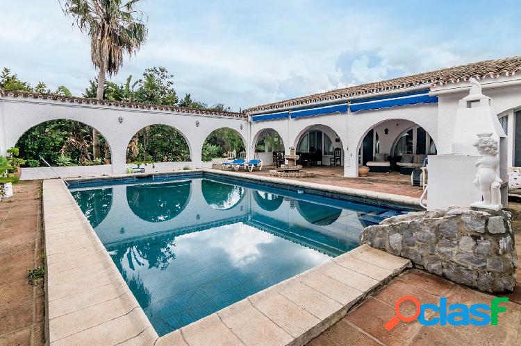 VILLA EN ESTEPONA CON BUENAS VISTAS