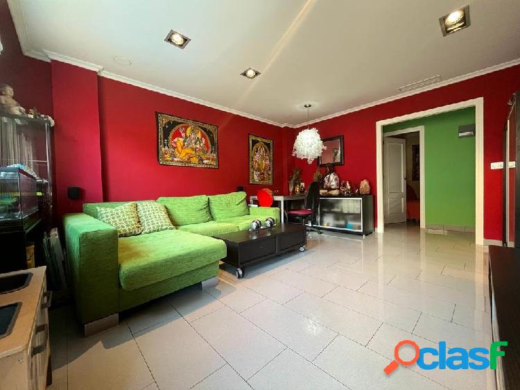 VIVIENDA EN URBANIZACIÓN CON PISCINA + GARAJE