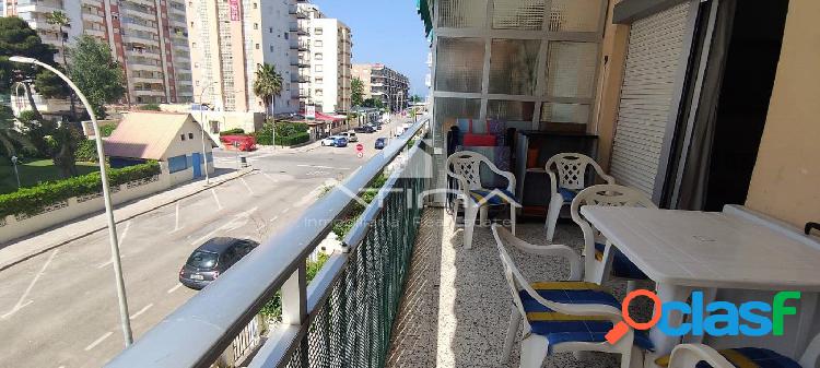 Apartamento con vistas laterales al mar situado en 3ª