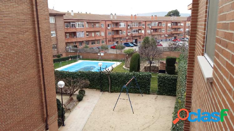 Apartamento en alquiler, urbanizacion con piscina. 590€