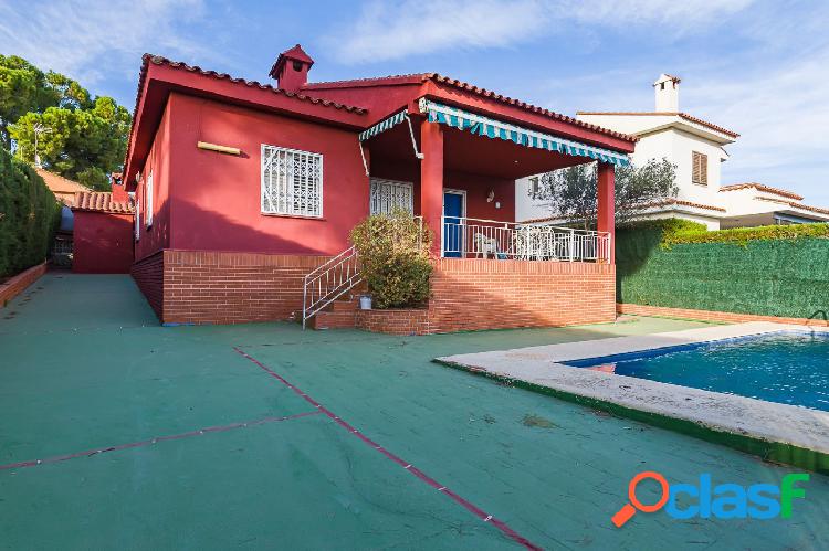 CHALET CON PISCINA PROPIA