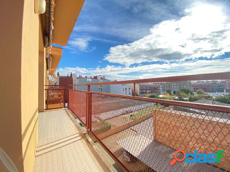 Fantástico dúplex con parquing y trastrero en Figueres