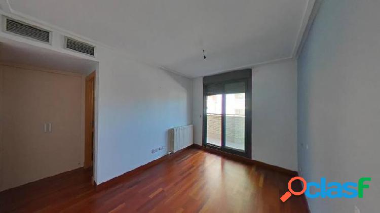 Piso de 2 dormitorios y salón en Miralbueno