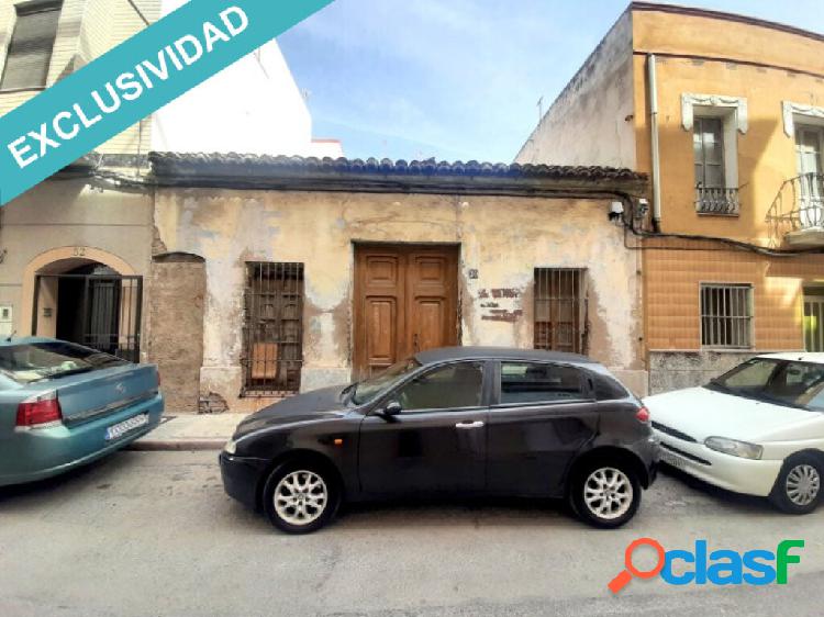Casa unifamiliar con patio cerca de la playa