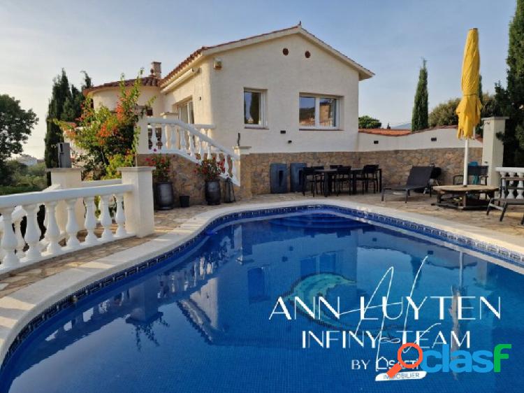Villa en Mas Fumats con piscina, garaje, jardín en Roses