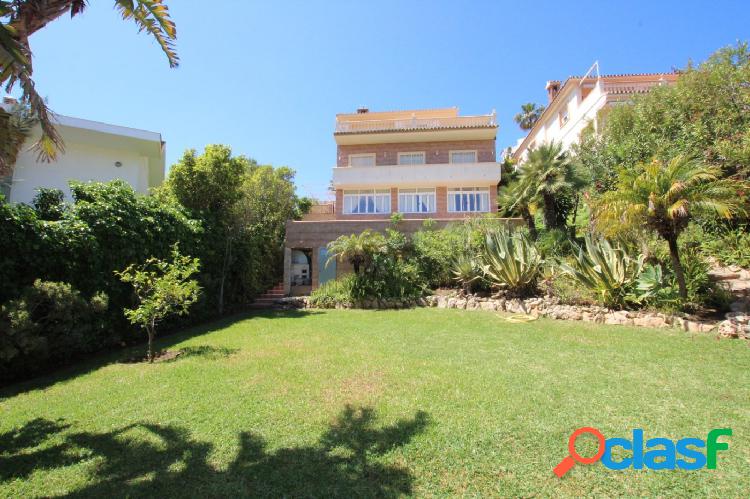 Villa en venta en Torrequebrada