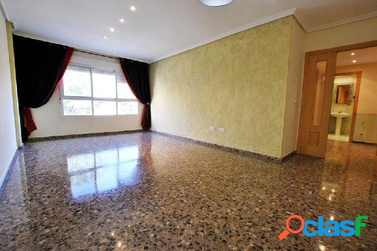 AMPLIO APARTAMENTO DE 3 DORMITOIO EN LLIRIA