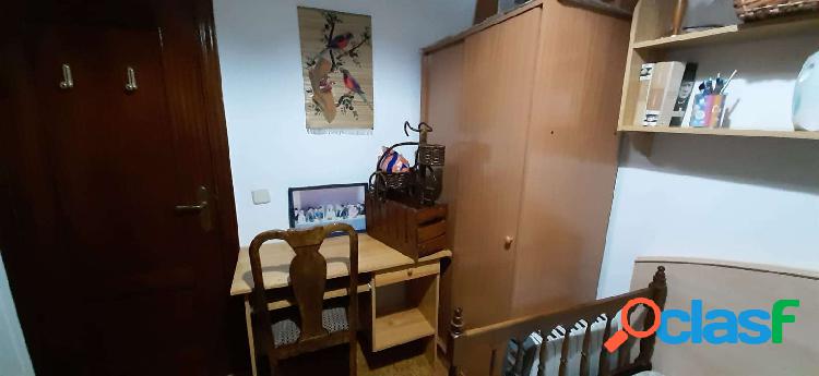 Alquiler de habitaciones en piso de 3 habitaciones en Casco