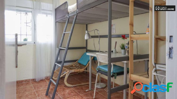 Alquiler de habitaciones en piso de 4 habitaciones en Ventas