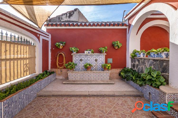 Amplia casa en una sola planta en un entorno tranquilo y sin