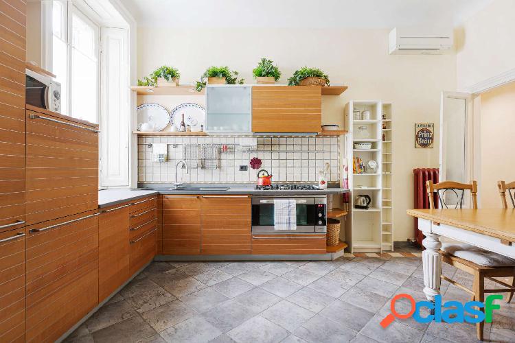 Amplio apartamento de 2 dormitorios cerca de Corso Buenos