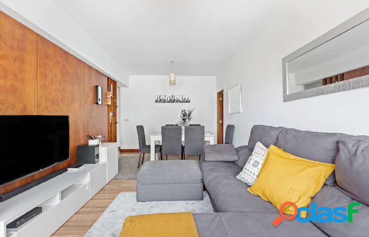 Amplio apartamento de 3 dormitorios en alquiler en Benfica