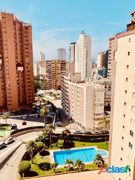 Apartamento con terraza y piscina en Levante