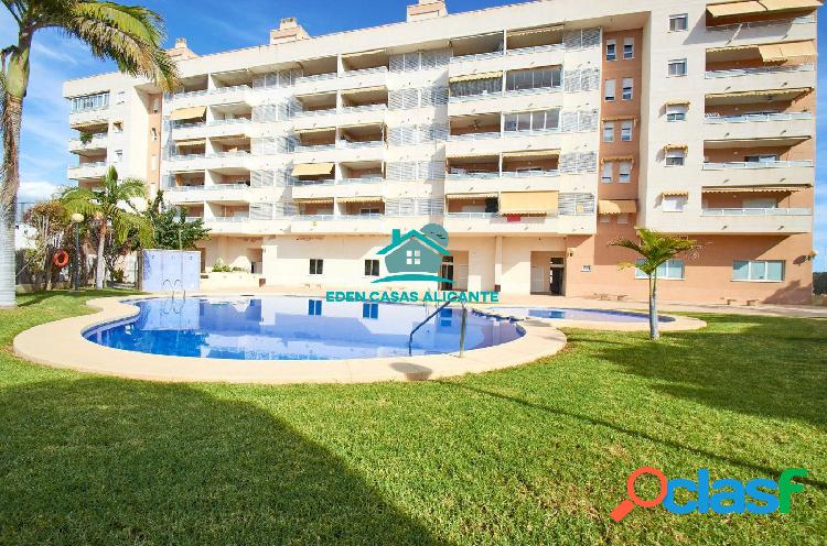 Apartamento de 2 dormitorios al lado del mar con piscina